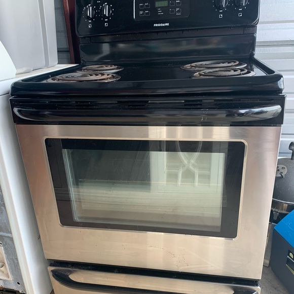 Frigidaire Stove - Picture 1 of 3